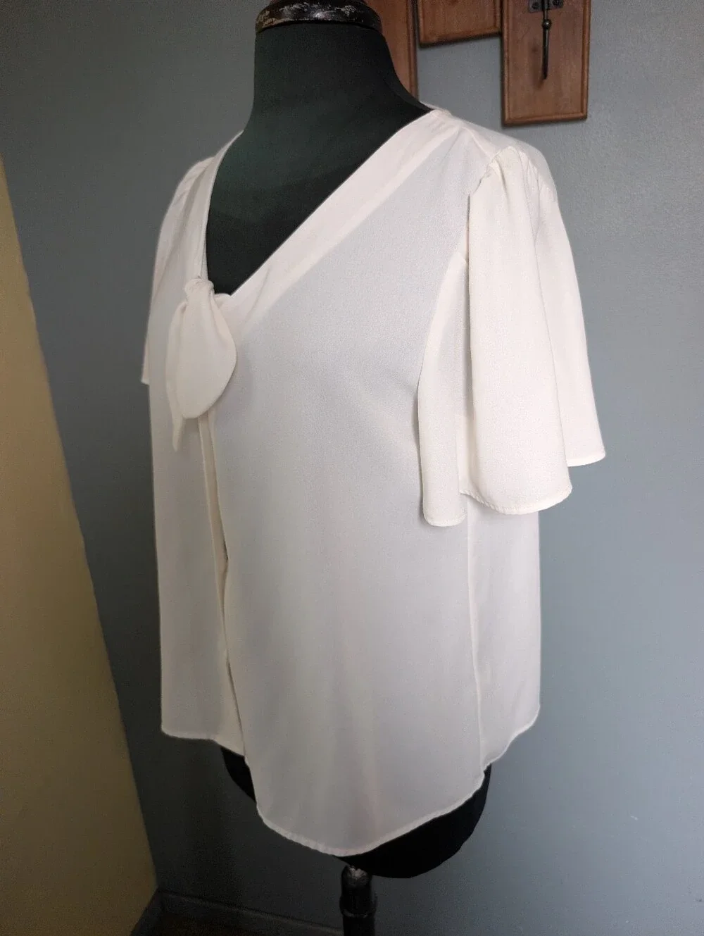 Lauren Conrad Flutter Sleeve Cream Tie-Neck Blouse - Picture 5 of 12